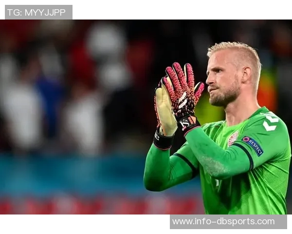 英媒报道小舒梅切尔赛前发现球门高度异常紧急调整确保比赛顺利进行 英媒报道小舒梅切尔赛前发现球门高度异常紧急调整确保比赛顺利进行