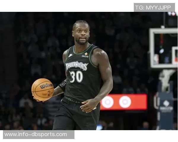 兰德尔带领球队奋勇争先19投12中砍下30分7篮板4助攻1抢断